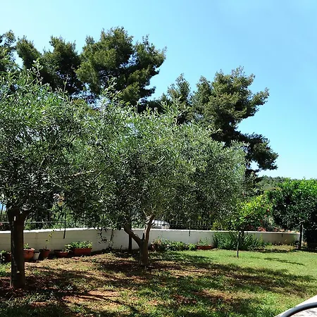 Rodon Loutra Apartmán *
